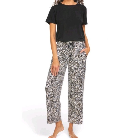 Flora Nikrooz Other - Flora by Nikrooz Womens Pajama Set Size Small Leopard Print Short Sleeve 2 Piece